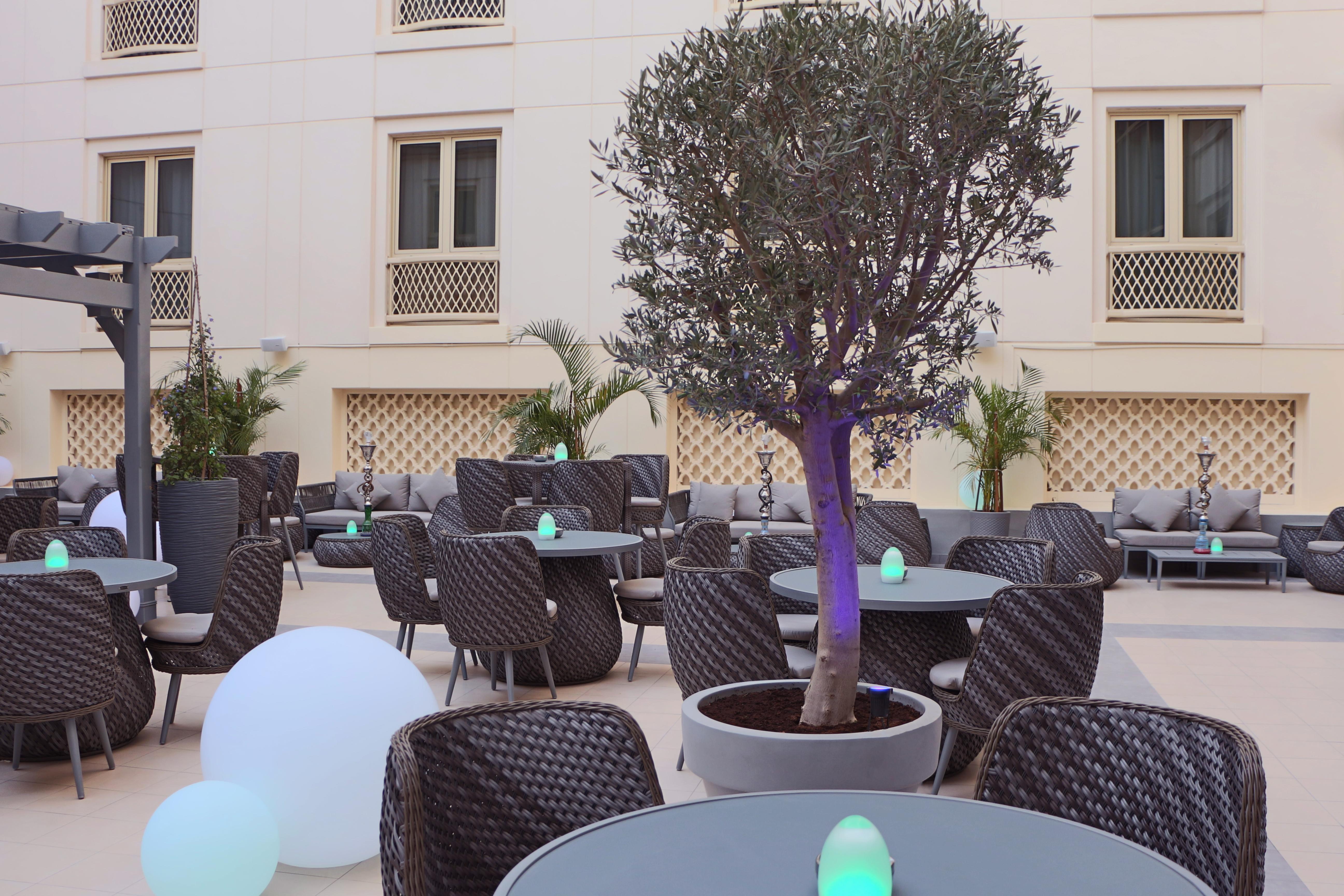 Movenpick Hotel & Apartments Bur Dubai Exterior foto
